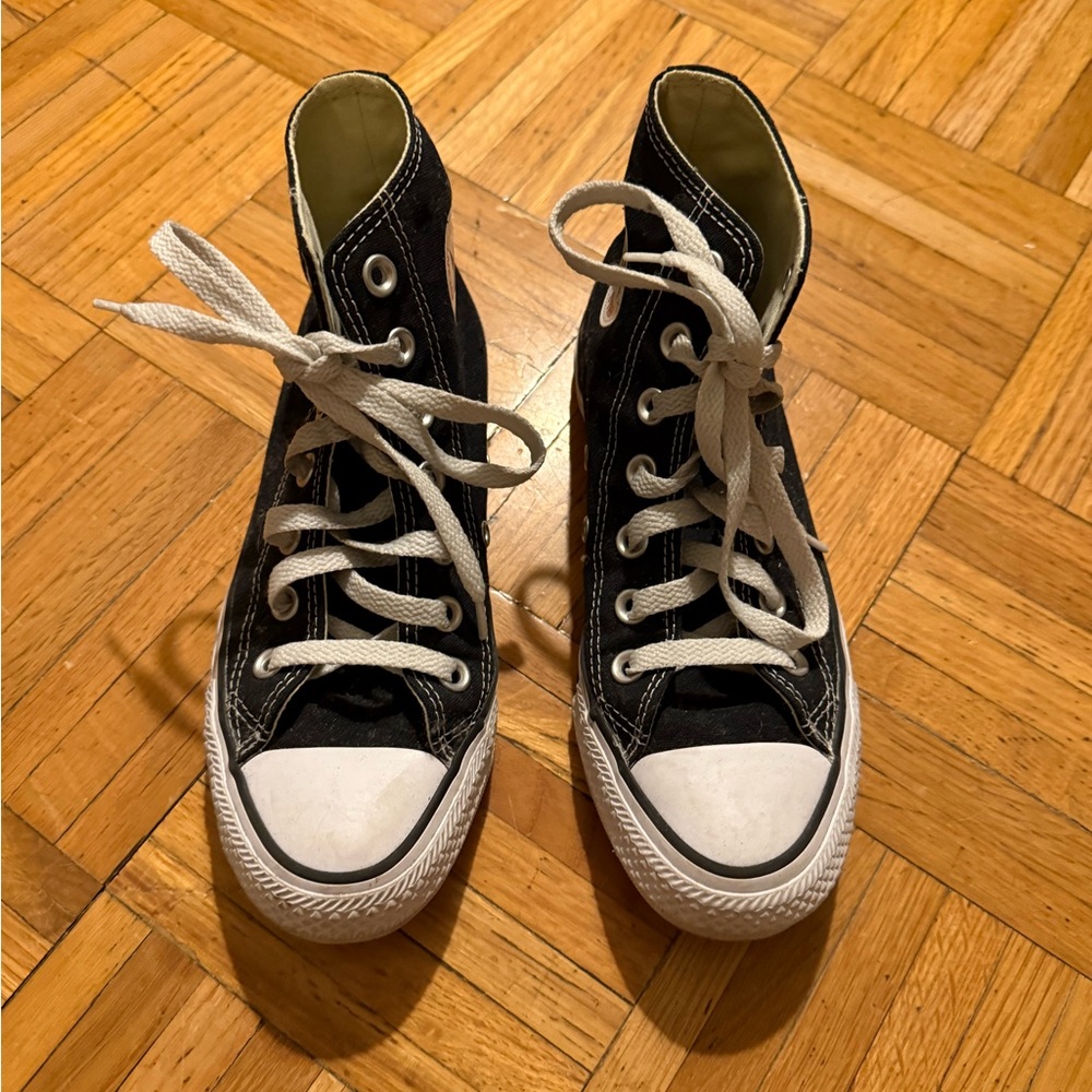 Like new black converse size 5.5